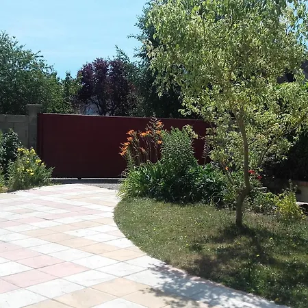 Casa vacanze La Maisonnette Du Jardin Fleuri Saint-Aubin-lès-Elbeuf